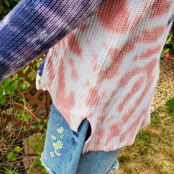 Belle by Belldini Women's Tie-Dye Crew Neck Sweater Size Small NWOT - Picture 10 of 16